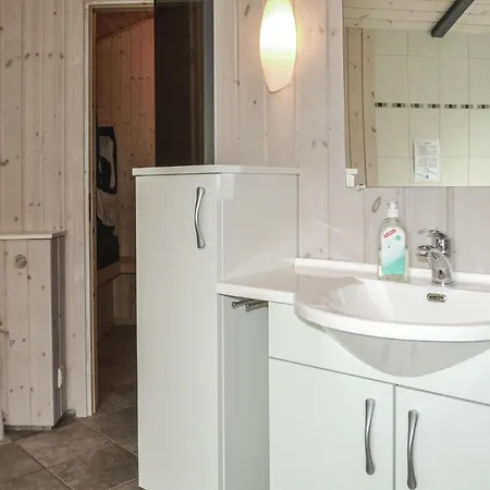 Lovely Home In Vejers Strand With Sauna 瓦伊厄斯斯特兰德