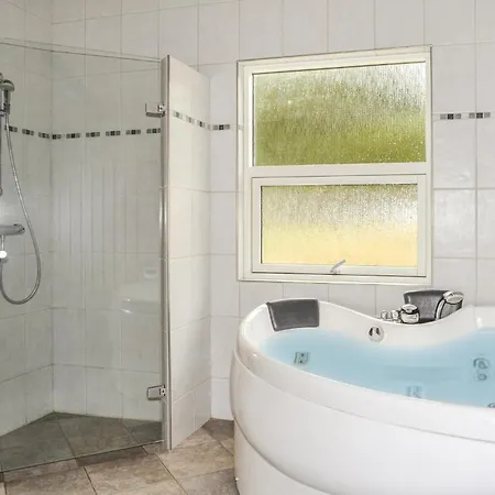 Lovely Home In Vejers Strand With Sauna * 瓦伊厄斯斯特兰德